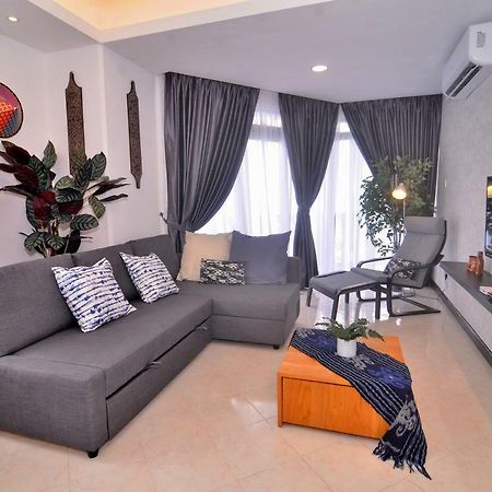 New Riverbank Suites - Waterfront Kuching City Exterior photo