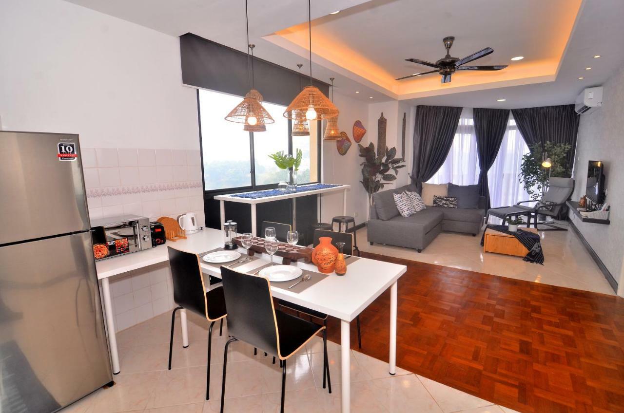 New Riverbank Suites - Waterfront Kuching City Exterior photo